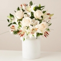 Pure White: Lilien und Rosen