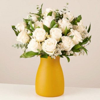 Rose's Elegance: 12 Rosas Blancas