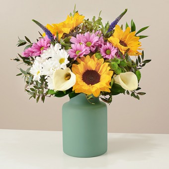 Sunny Lily: Sonnenblumen und Callas