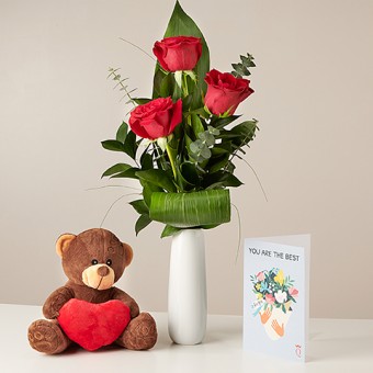 First Kiss: Roses, Card and Teddy Bear