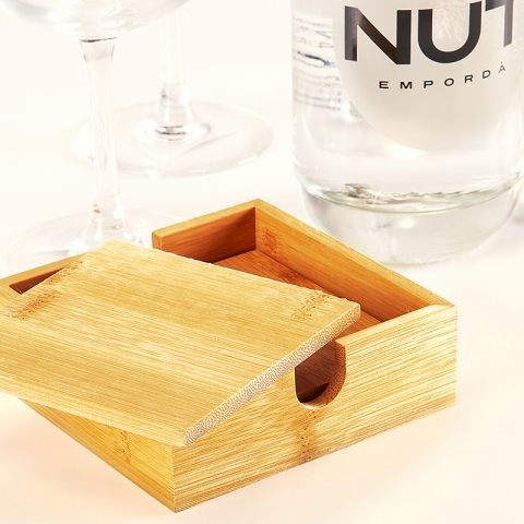 Autentyczny smak: Gin rzemieślniczy NUT, kieliszki i podstawki