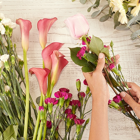 Florist Choice: Çiçekçilerimiz tarafından tasarlanan Premium Buket.